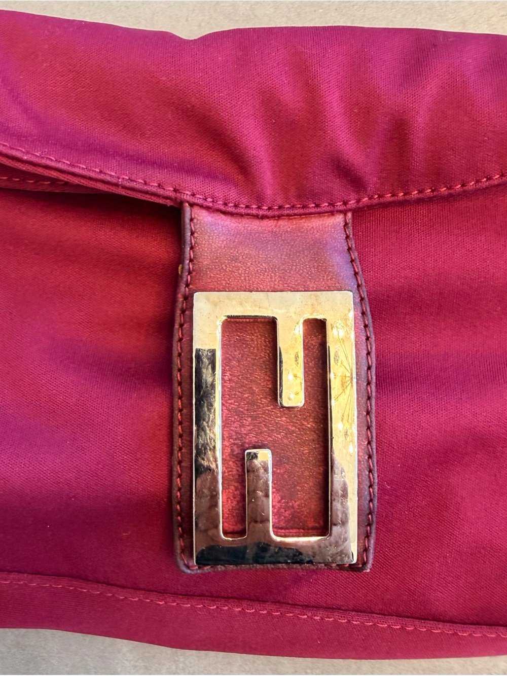 Fendi Wine Red Shoulder Bag with Signature 'F' Hardware - Picture 4 of 9